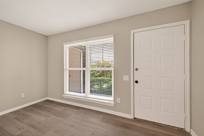 Photo - 1860 White Oak Dr Unit 311