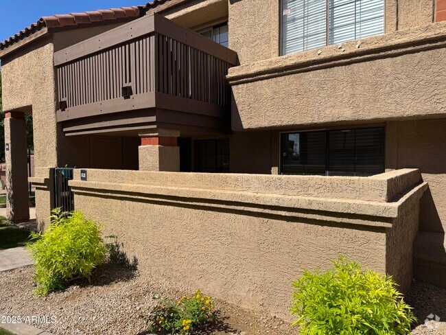 Building Photo - 700 E Mesquite Cir Rental