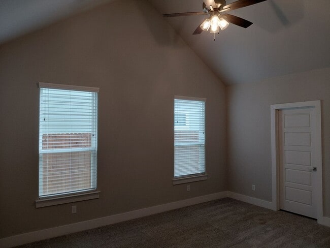 Photo - 3/2/2 - FENCED BACKYARD!!! GREAT NEIGHBORHOOD - Godley ISD - Summer Specials!