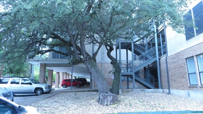 Photo - ROBBINS PLACE 202