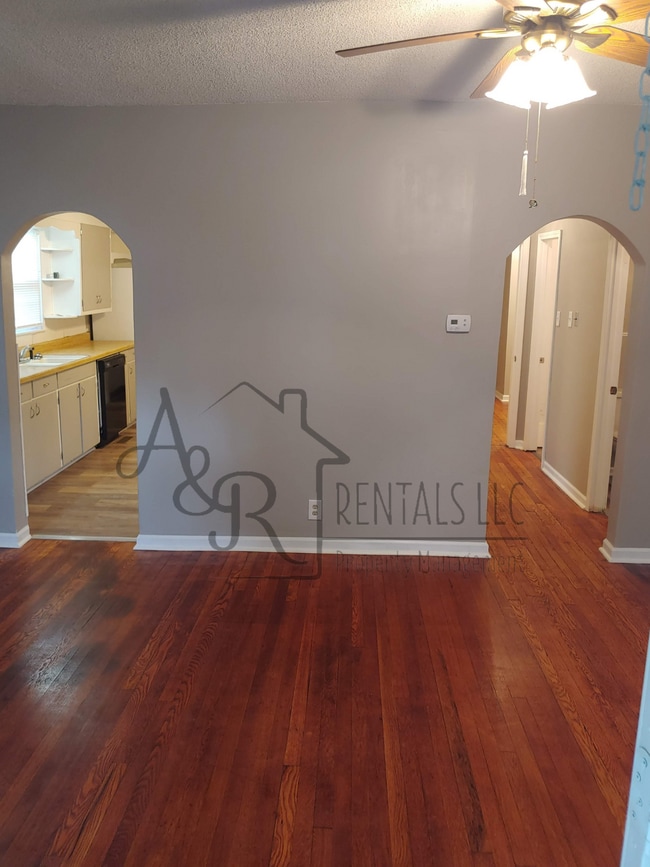 Photo - 809 N Tucker St