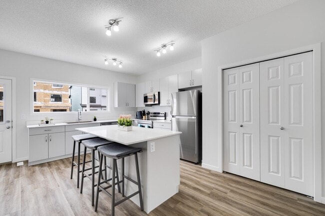 Photo - 1227-1216 16 Ave NW