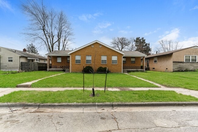 Building Photo - 2197/2199 Amherst Ave Unit 2199