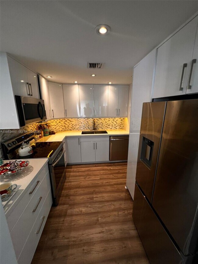 Photo - 500 Bayview Dr Unit 1021