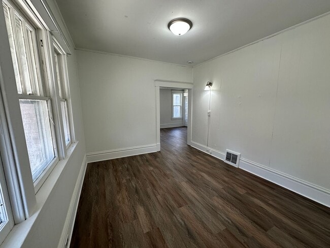 Photo - 44 Vandine Pl NE