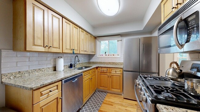431 S 7th St