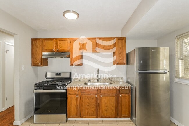 Photo - 221 Mc Alpine Dr