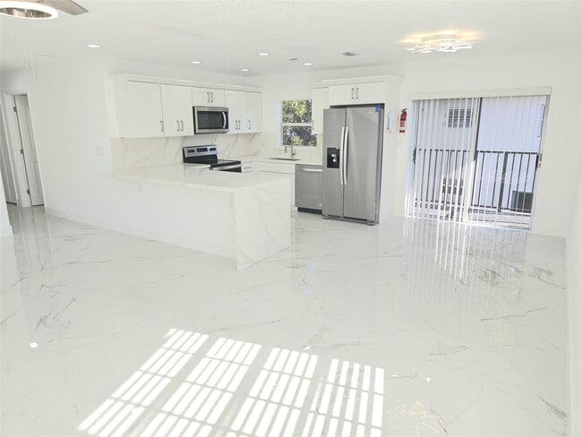 Building Photo - 1848 NW 55th Ave Unit 4x