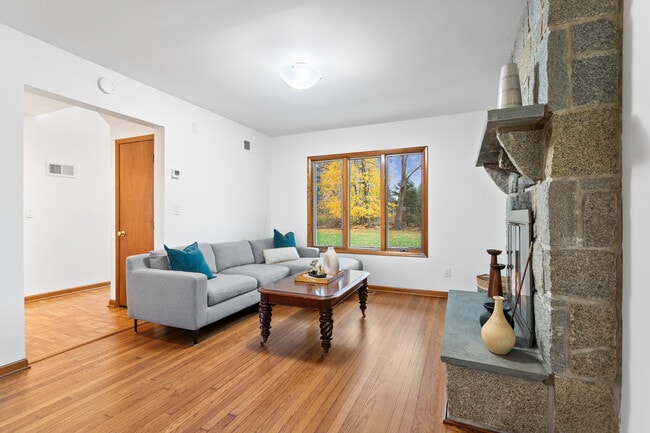 Photo - 425 Taconic Rd