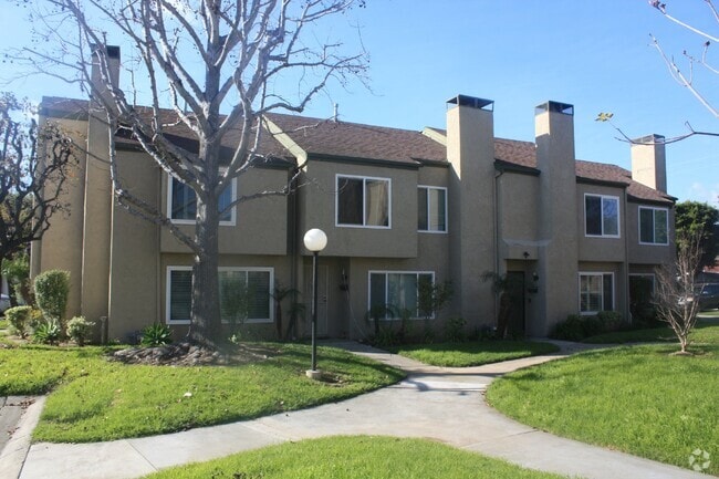 Building Photo - MOVE-IN READY - SPACIOUS 2-BEDROOM TOWNHOM... Rental