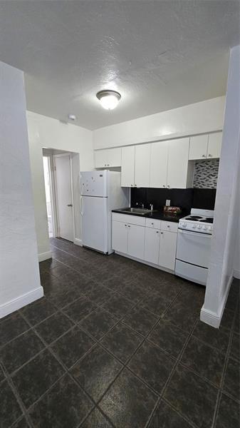 Building Photo - 1012 NW 2nd Ave Unit 2