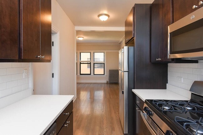 Photo - 2418 N Sawyer Ave Unidad W3