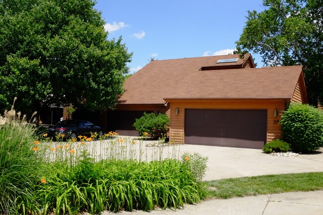 Photo - 3 Lyndhurst Village Ct