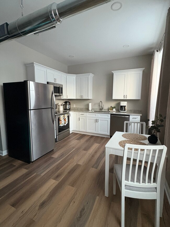 Photo - 111 E Main St Unidad APT A