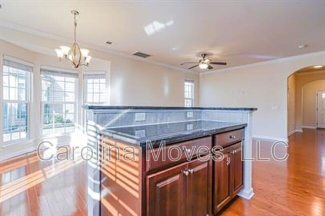 Photo - 414 Christiane Way