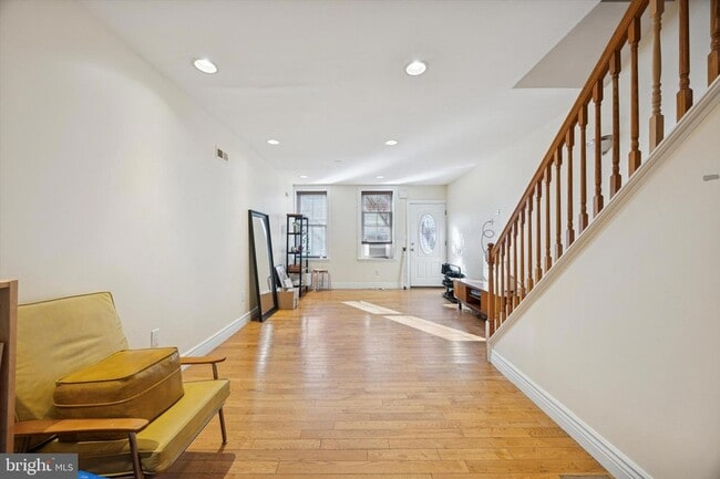 Photo - 341 Dickinson St