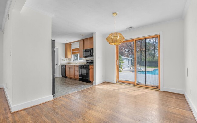 Photo - For Rent. 4 Bedrooms