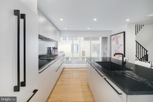 Photo - 1126 Lombard St