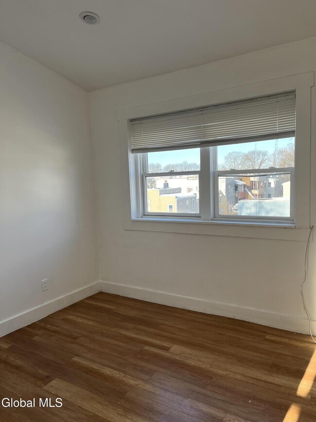 Photo - 154 Spring St Unidad 3