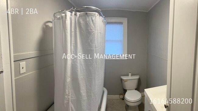 Photo - 401 Fernando St NE