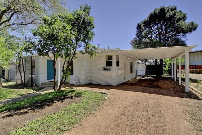 Photo - 935 E 53rd St