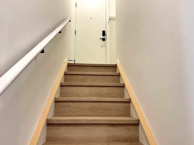 Building Photo - 9938 162 St NW Unit 2