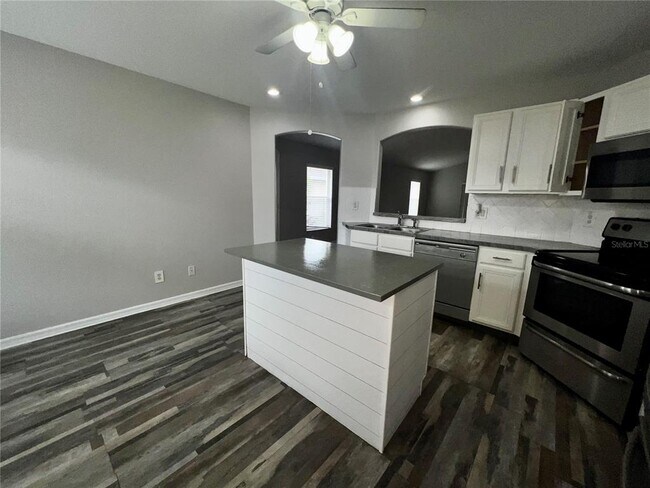 Photo - 2620 Regency Oak Ln