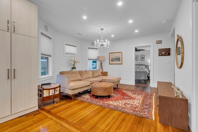 Photo - 351 Centre St Unidad 3