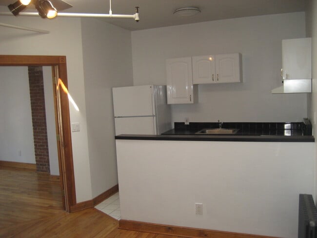 Building Photo - 7 E Main St Rental