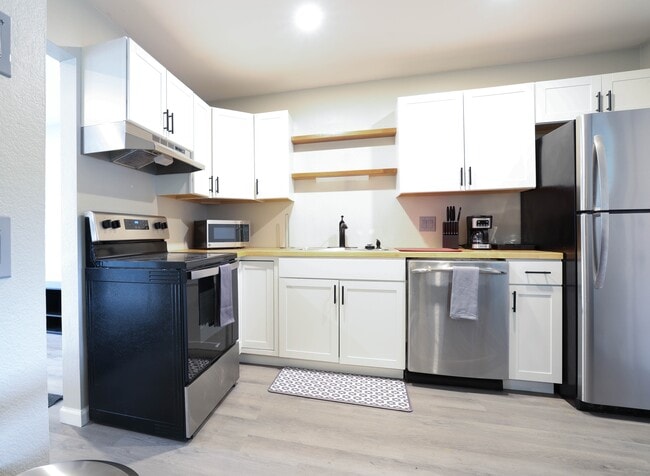 Photo - 211 McCarrey St