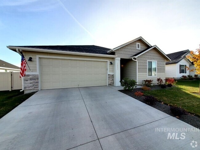Building Photo - Immaculate Single-Level Home in Quiet Neig...