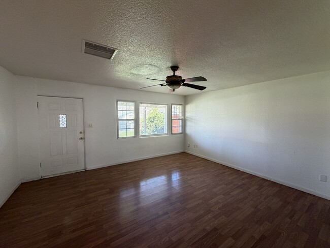 Photo - 720 Badgley Dr