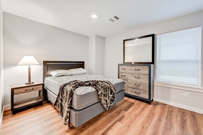 Building Photo - 1017 North Ln