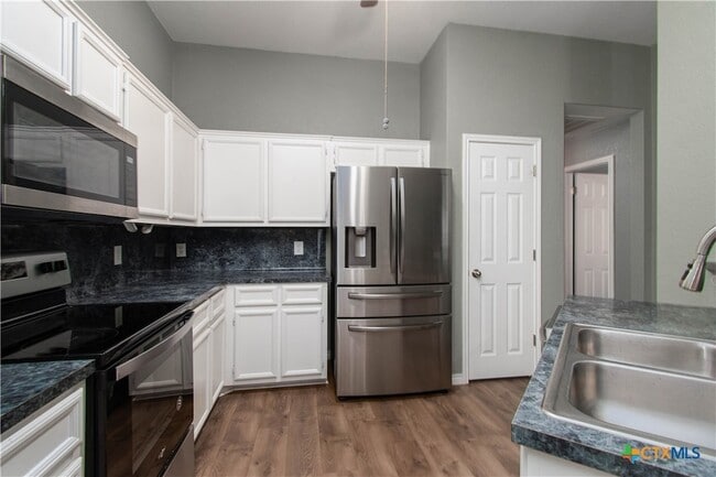 Photo - 2001 Matt Dr