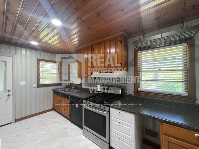 Photo - 2670 Pierce Dr N