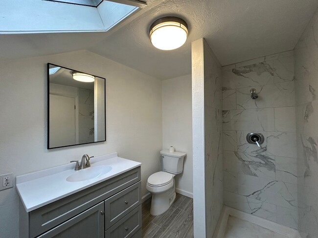 Photo - 431 W 7th St Apartment Unit #1