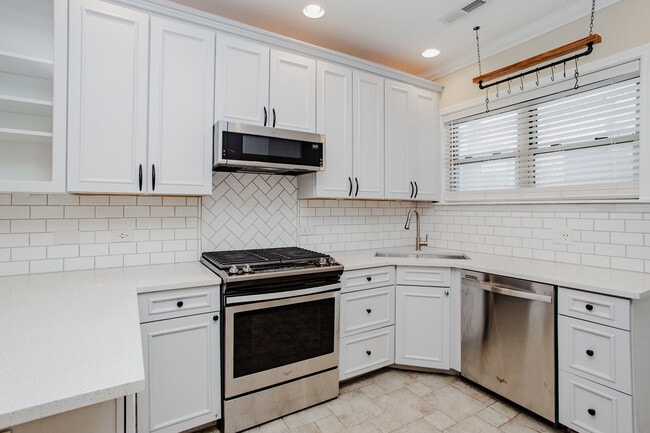 Photo - 1362 W Greenleaf Ave Unit 1362 W. Greenleaf, 3A