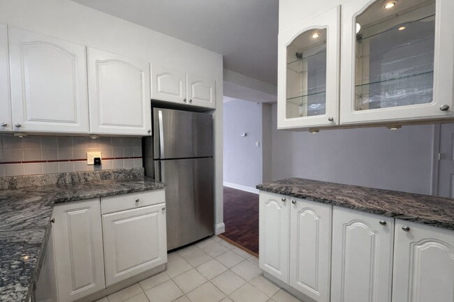 Photo - 68-51-68-53 Clyde St