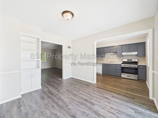 Photo - 8034 Campbell St