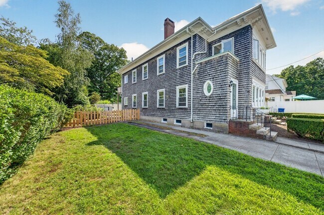 Photo - 370 Maple St Unidad 1
