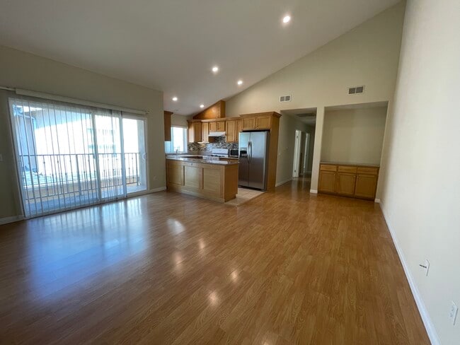 Building Photo - 13806 Vanowen St Unit 4 Rental