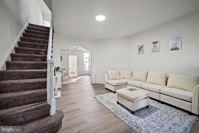 Building Photo - 312 E Eleanor St