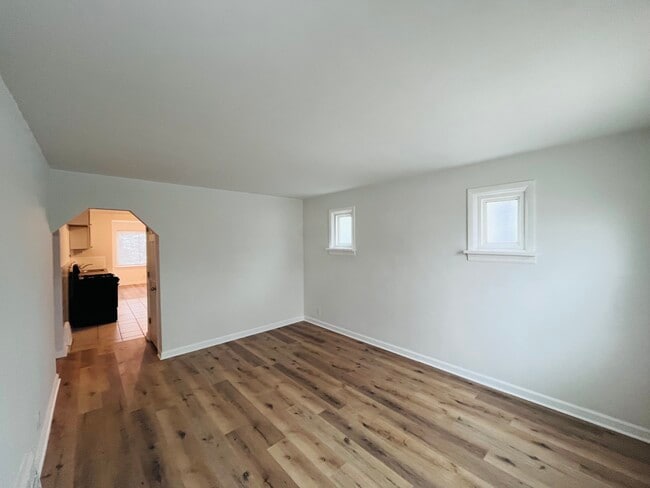 Building Photo - 4936 Hummelsheim Ave