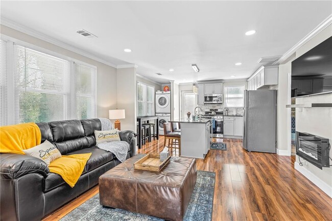 Building Photo - 1298 Douglas St SW Unit A Rental