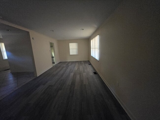 Photo - 3985 Roxbury Rd