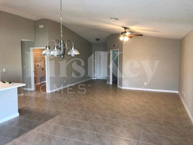 Photo - 1773 SW Cannon Ave