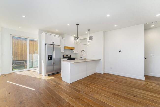 Photo - 1331 Newton St