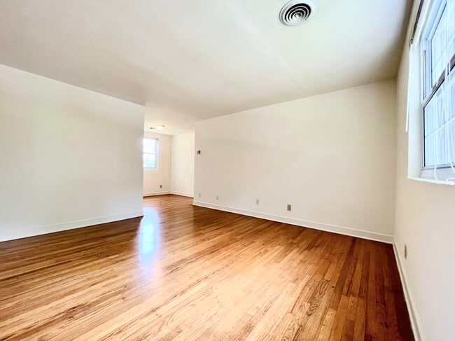 Photo - Lindley Park Manor