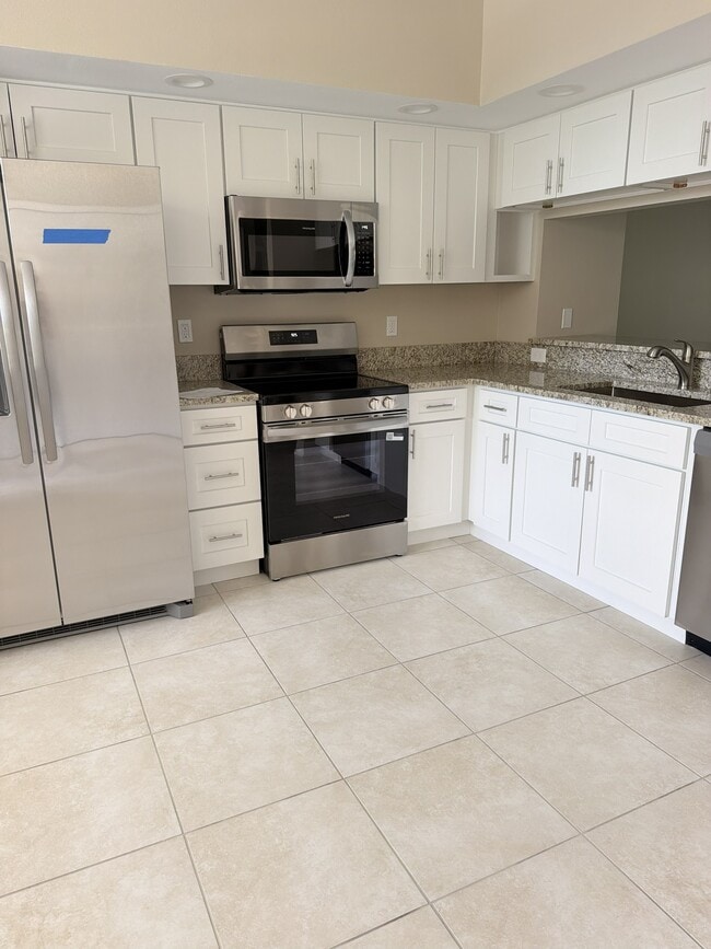 Photo - 960 Starkey Rd