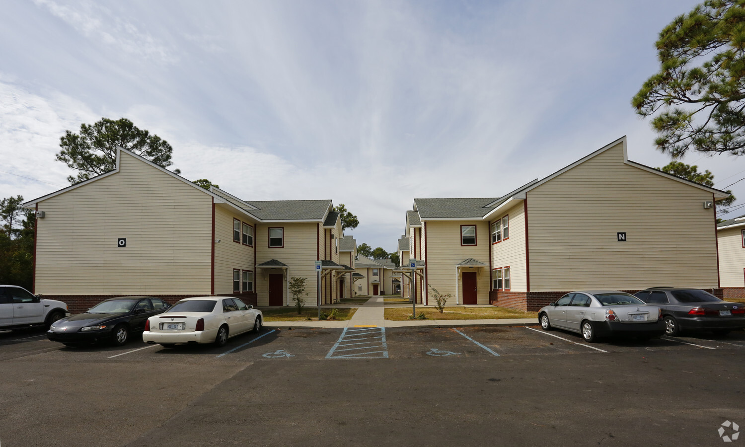 Emerald Pines - Emerald Pines Apartments